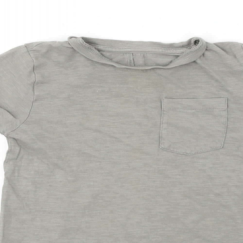 Preworn  Boys Grey   Basic T-Shirt Size 3-4 Years