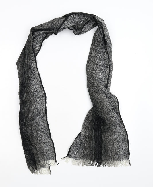 Front view of Preworn women’s grey knit scarf