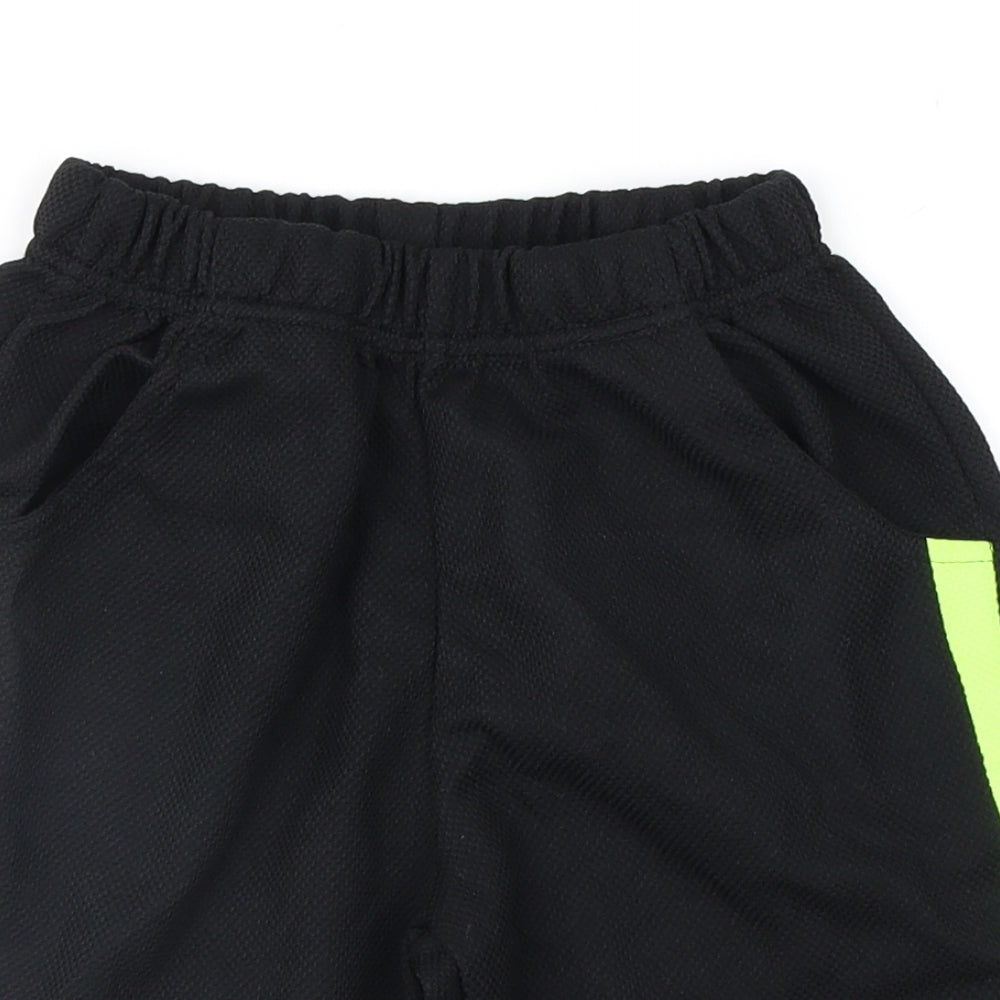 Nike Boys Black Geometric  Sweat Shorts Size 8 Years