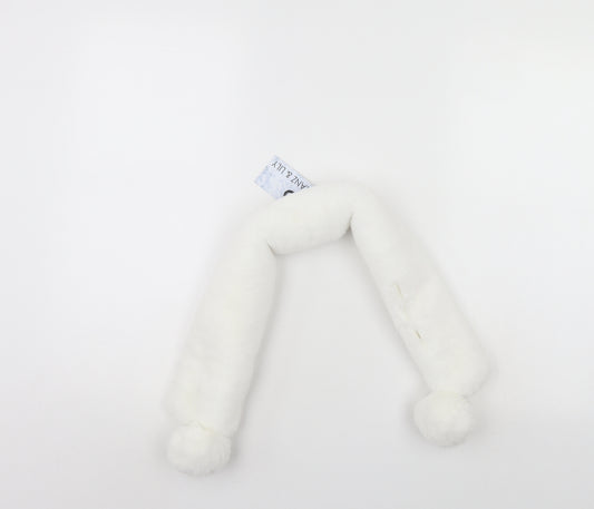 Front view of Franz & Lily women’s white scarf