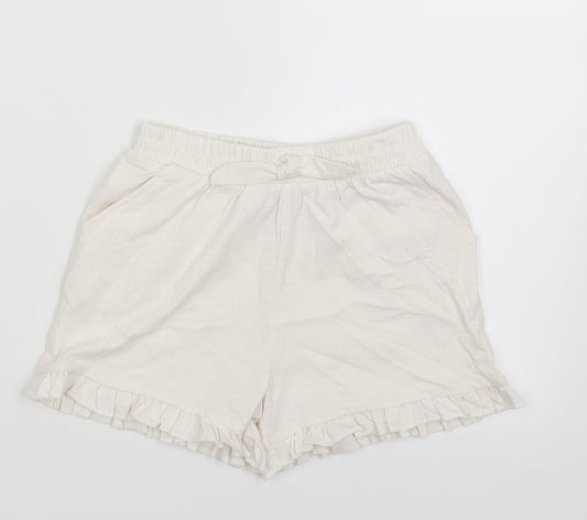 Front view of Tu girls’ white boyfriend shorts, size 4-5, years