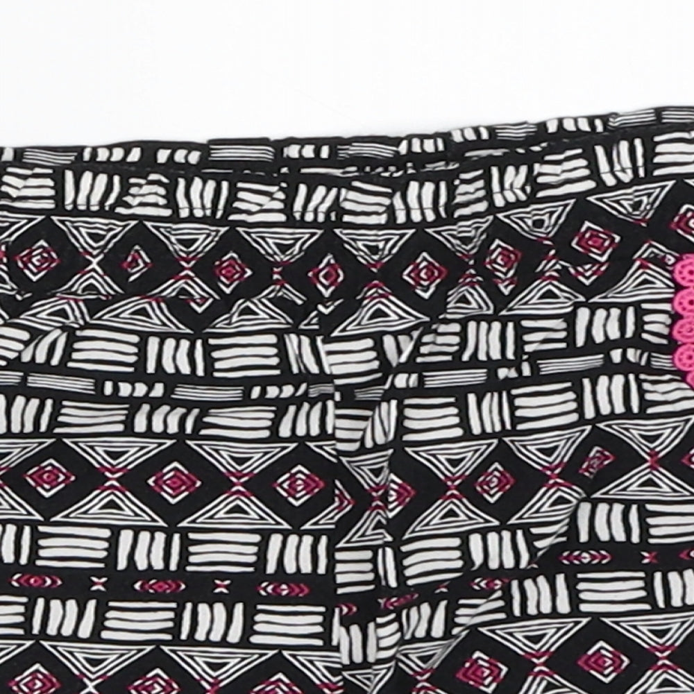 Primark Girls Black Geometric  Hot Pants Shorts Size 4-5 Years