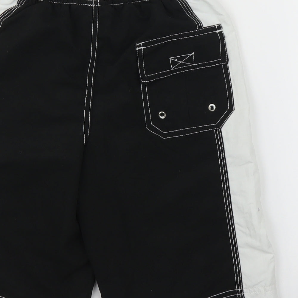 Newcastle United Boys Black   Bermuda Shorts Size 9 Years