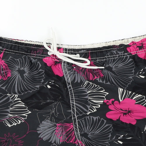 Cedar Wood State Mens Grey Floral  Sweat Shorts Size M