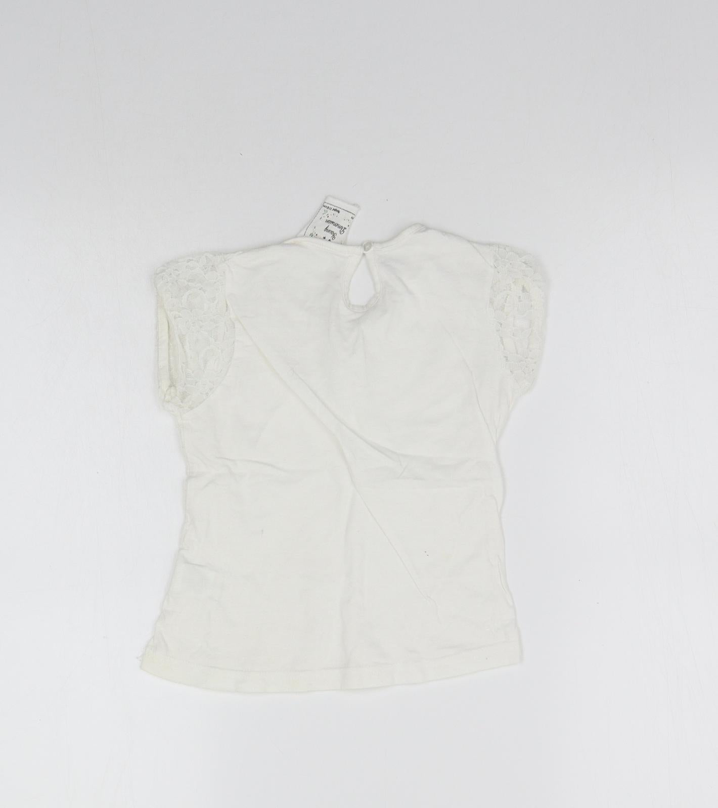 Young Dimension Girls White   Basic T-Shirt Size 4-5 Years  - washable mark