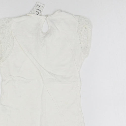 Young Dimension Girls White   Basic T-Shirt Size 4-5 Years  - washable mark