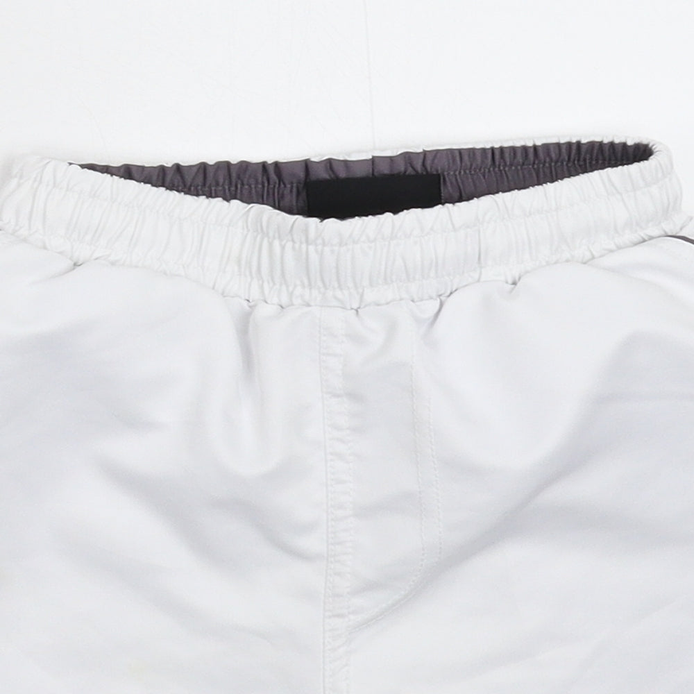 Dunlop Boys White   Bermuda Shorts Size 7-8 Years