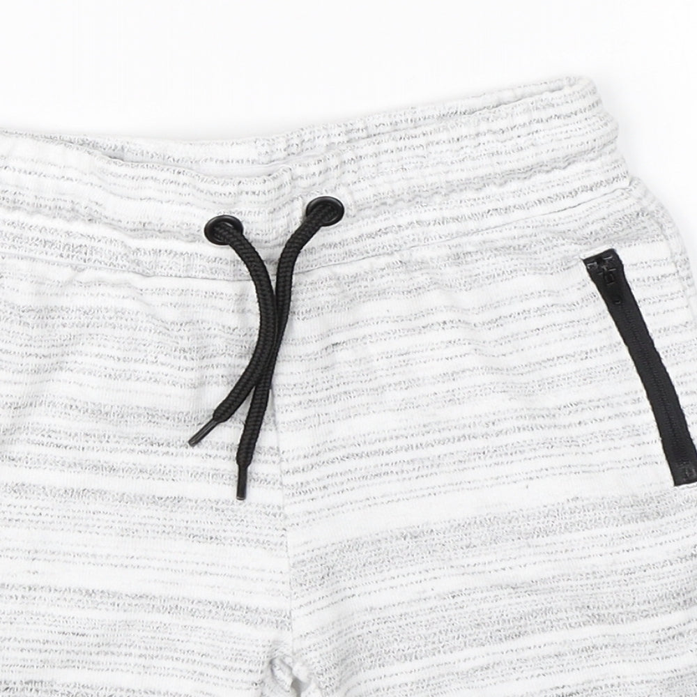 Primark Boys White Striped  Sweat Shorts Size 4-5 Years