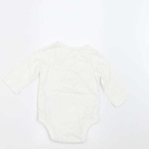 Gap Baby White   Basic T-Shirt Size 3-6 Months  - Body Suit