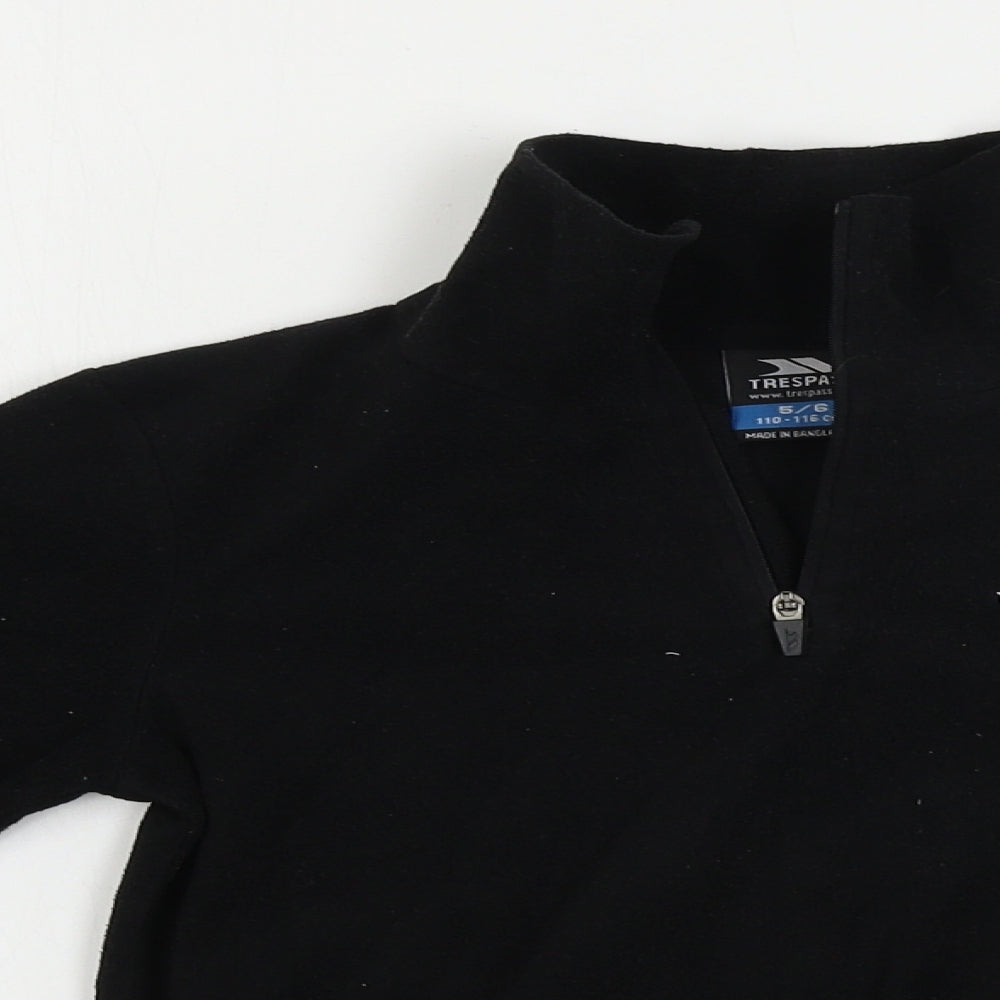 Trespass  Boys Black   Henley Jumper Size 5-6 Years