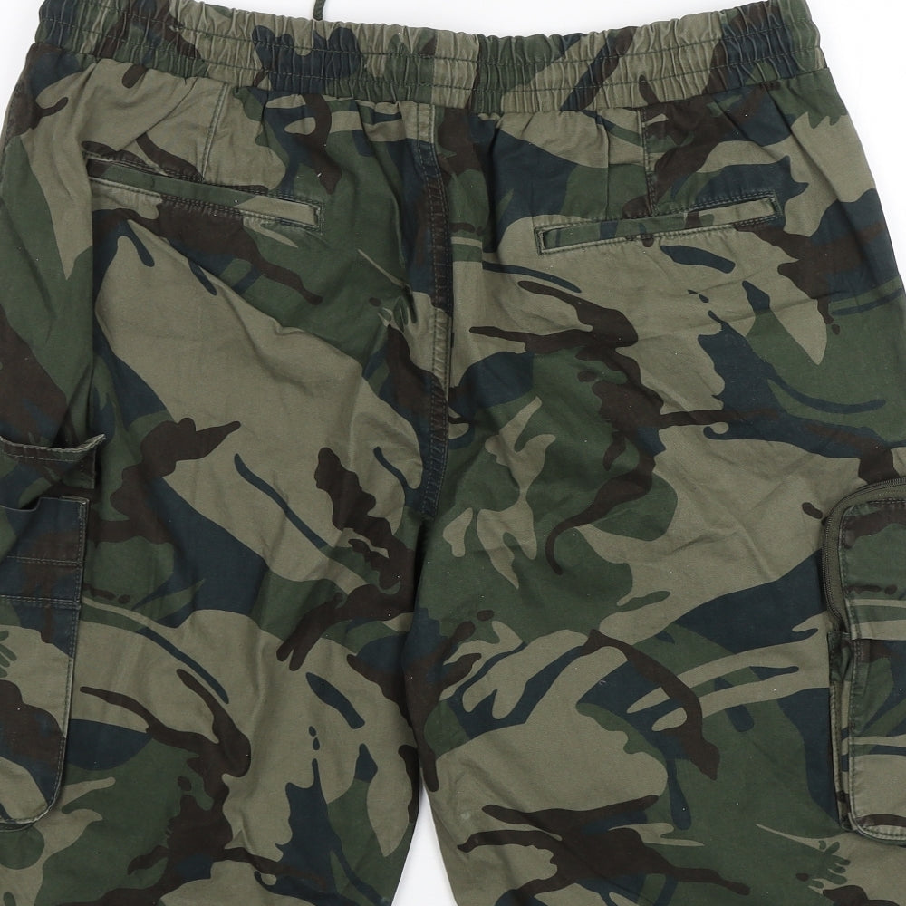 George Mens Green Camouflage  Cargo Shorts Size L