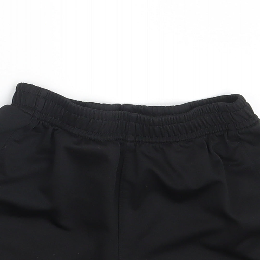 Umbro Boys Black   Sweat Shorts Size 6-7 Years - Waist 16in