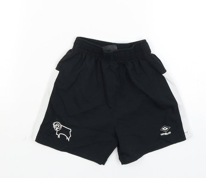 Umbro Boys Black   Sweat Shorts Size 4-5 Years