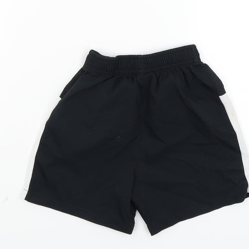 Umbro Boys Black   Sweat Shorts Size 4-5 Years