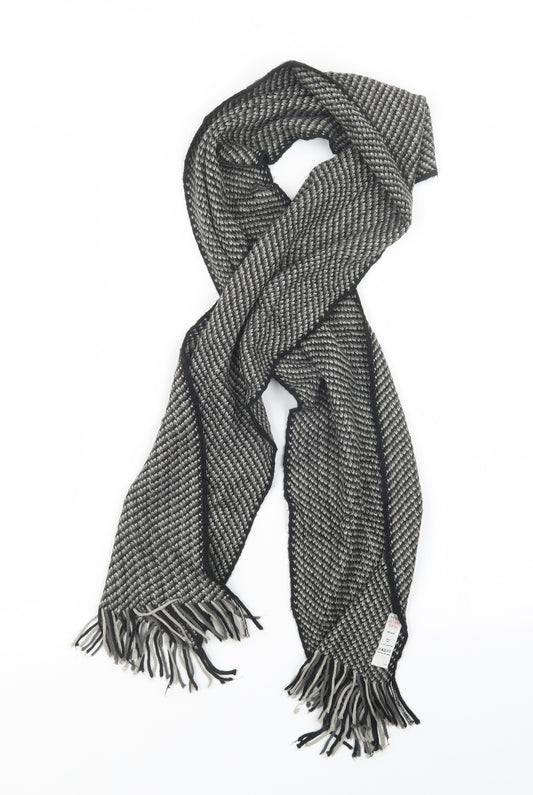 Front view of Preworn women’s black knit scarf