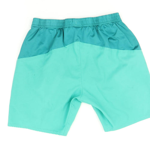 Umbro Boys Green   Sweat Shorts Size 12-13 Years - Football shorts