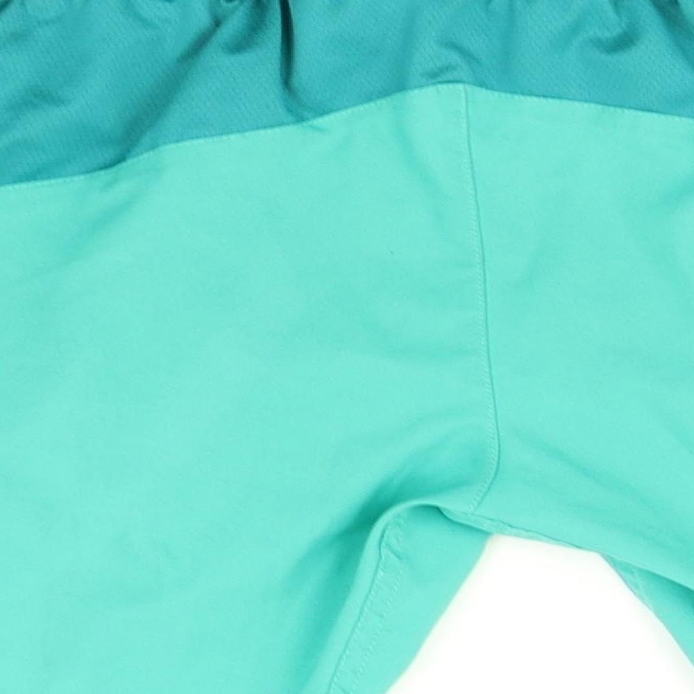 Umbro Boys Green   Sweat Shorts Size 12-13 Years - Football shorts