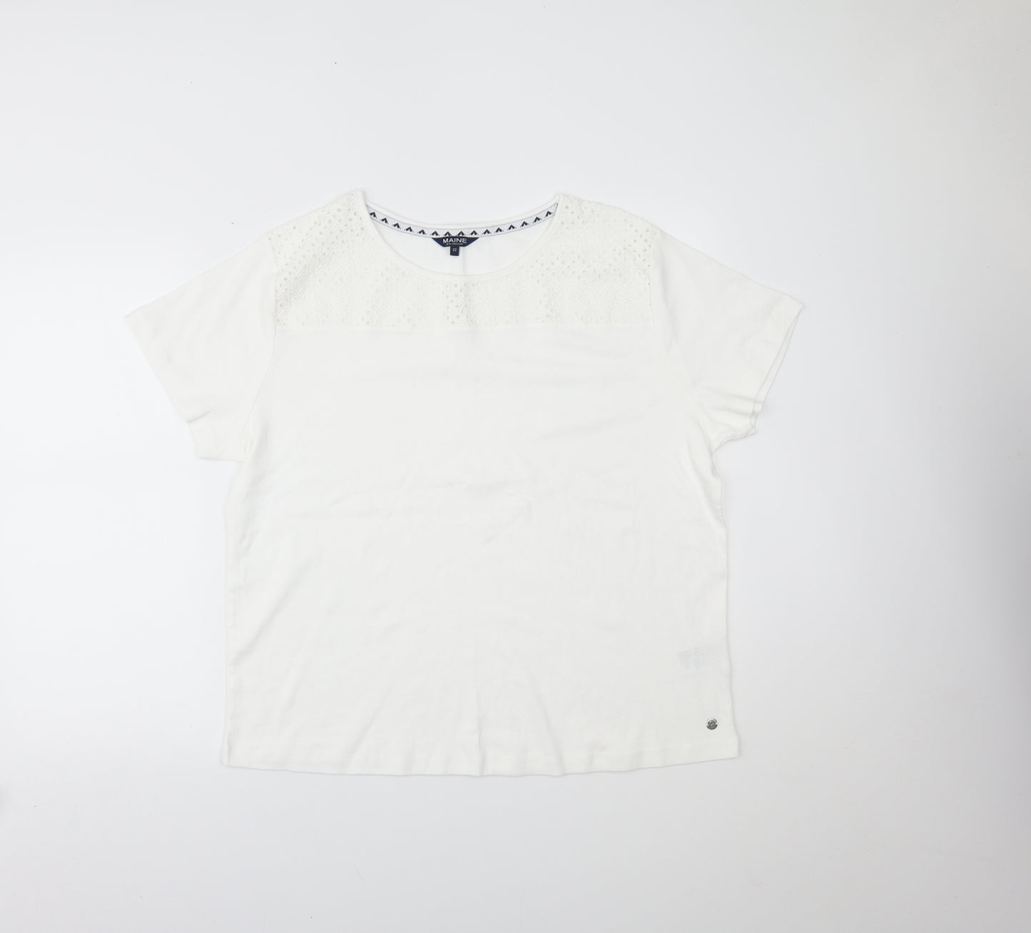 Maine New England Womens White   Basic T-Shirt Size 22