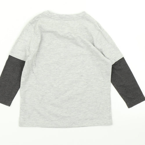Nutmeg Boys Grey Colourblock  Basic T-Shirt Size 2-3 Years  - Despicable me Christmas T Shirt