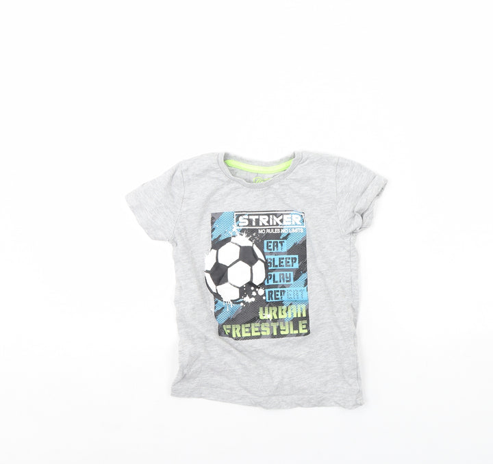 Preworn Boys Grey   Basic T-Shirt Size 4 Years  - Football