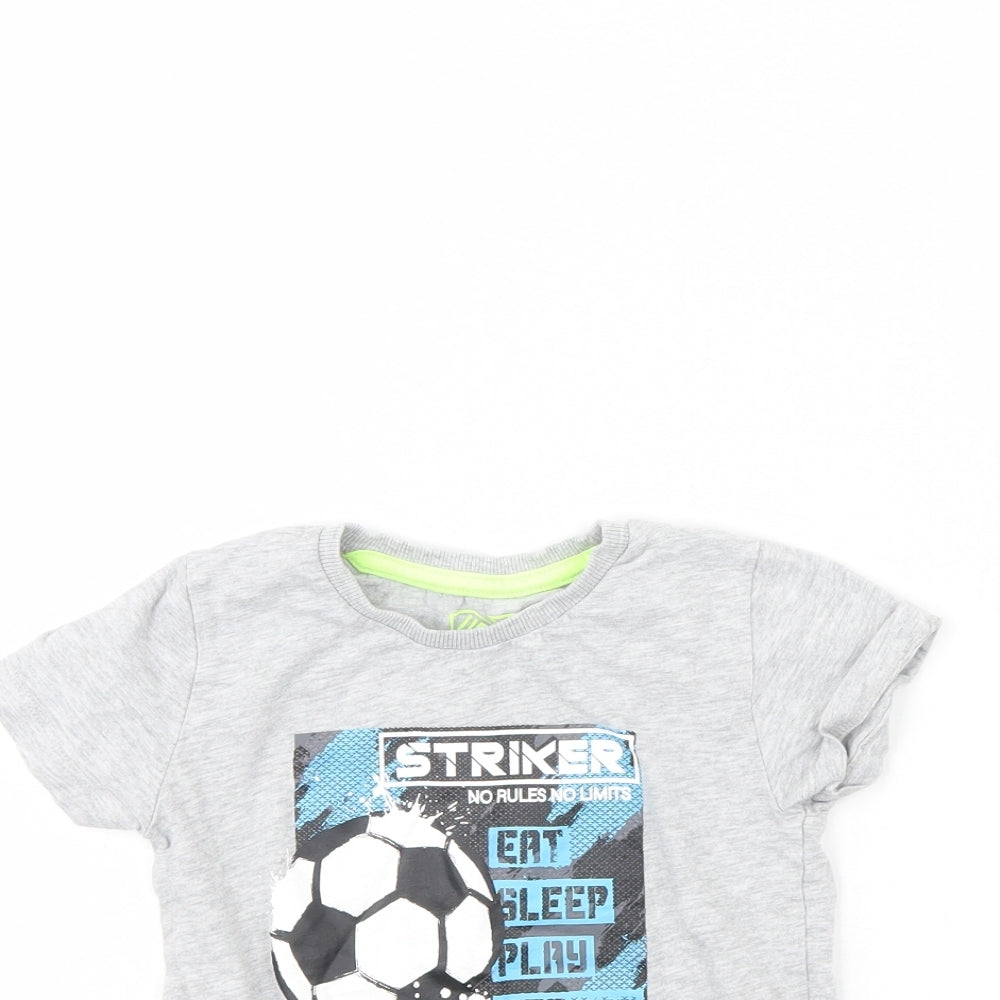 Preworn Boys Grey   Basic T-Shirt Size 4 Years  - Football