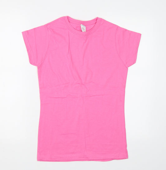 Front view of Gildan women’s pink basic t-shirt, size M