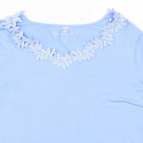 BPC Selection Womens Blue   Basic T-Shirt Size L  - Leaf Pattern Collar