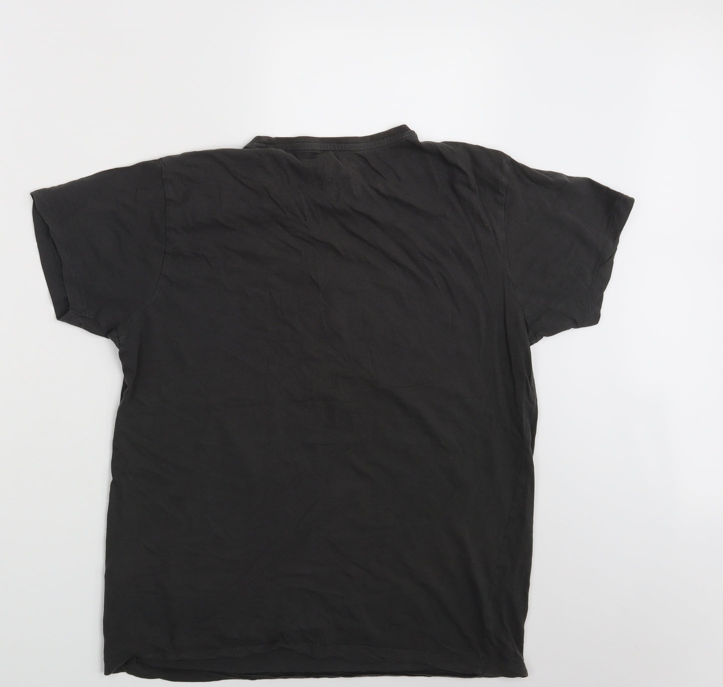 Cedar Wood State Mens Black    T-Shirt Size M  - Rio De Janerio