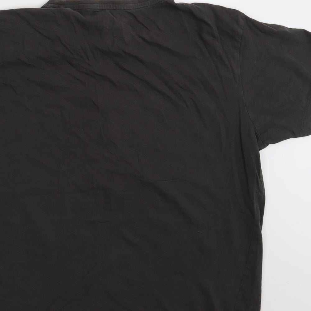 Cedar Wood State Mens Black    T-Shirt Size M  - Rio De Janerio