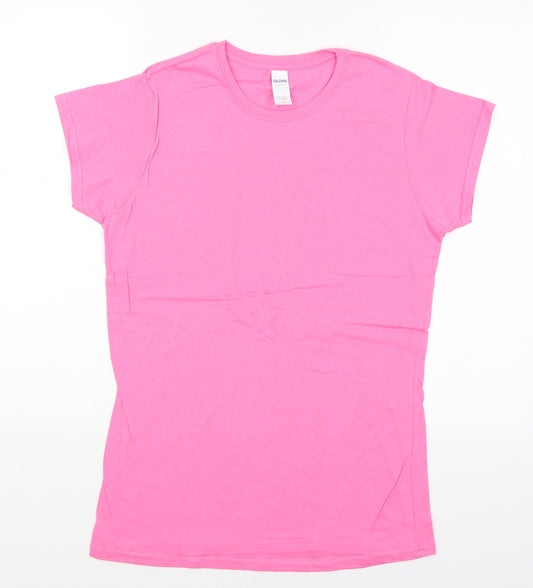 Front view of Gildan women’s pink basic t-shirt, size L