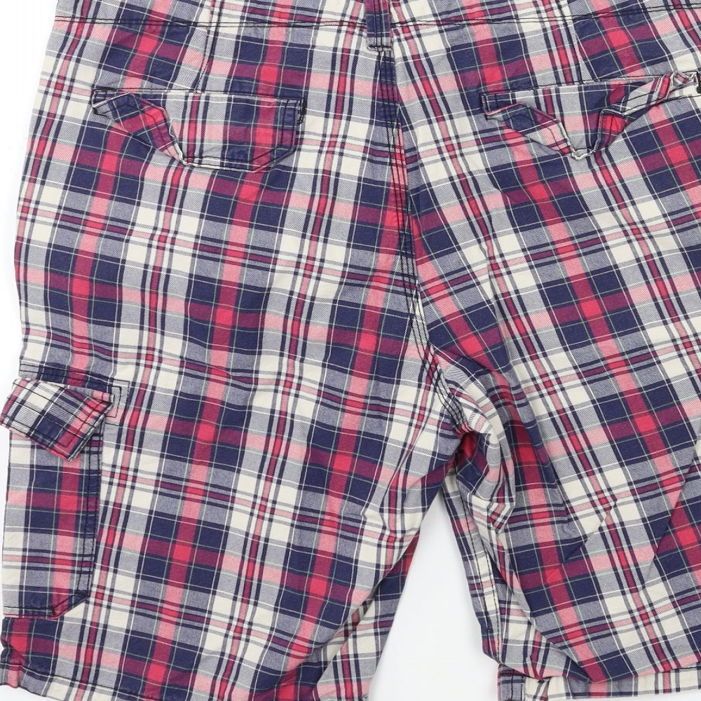 Cedar Wood State Mens Blue Check  Cargo Shorts Size 36 in