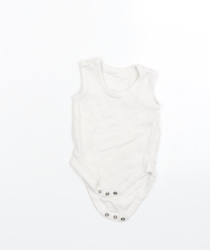 nutnmeg Baby White   Basic Tank Size 3-6 Months