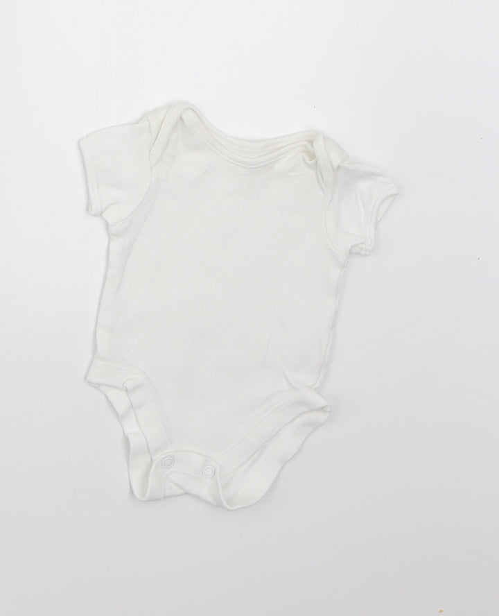George Baby White   Babygrow One-Piece Size Newborn