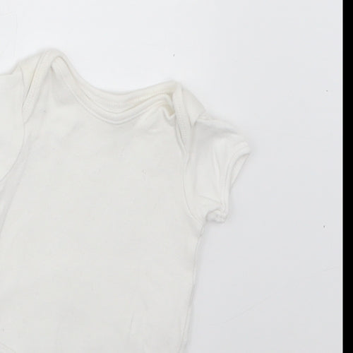 George Baby White   Babygrow One-Piece Size Newborn