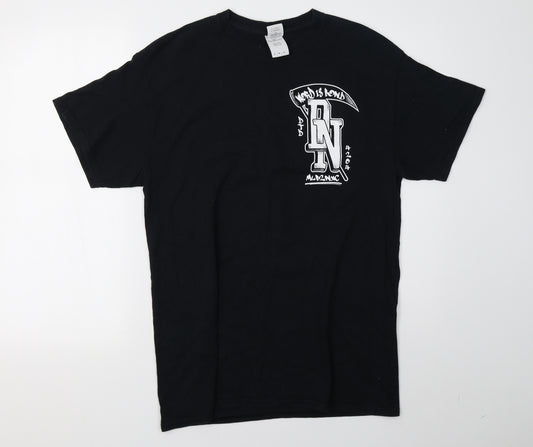 Front view of Gildan men’s black t-shirt, size M