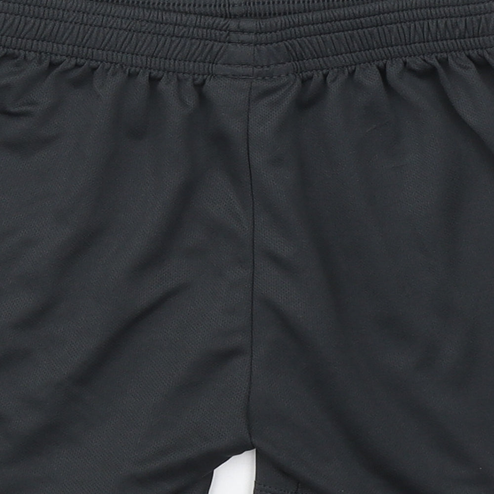 Umbro Boys Grey   Sweat Shorts Size 9 Years
