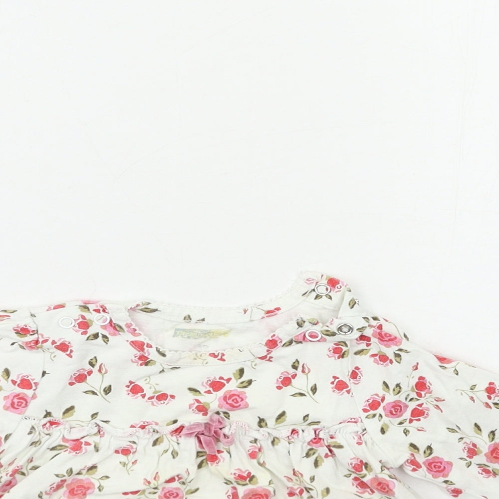 Preworn Baby White Floral  Basic T-Shirt Size 12 Months