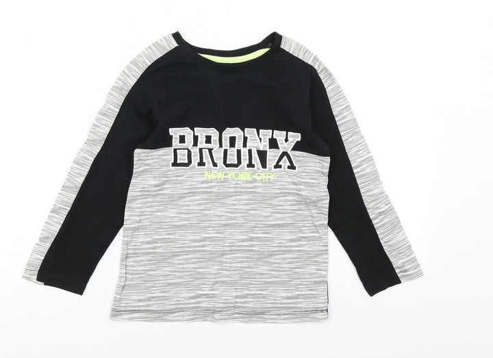Urbn dept Boys Black Colourblock  Basic T-Shirt Size 7 Years