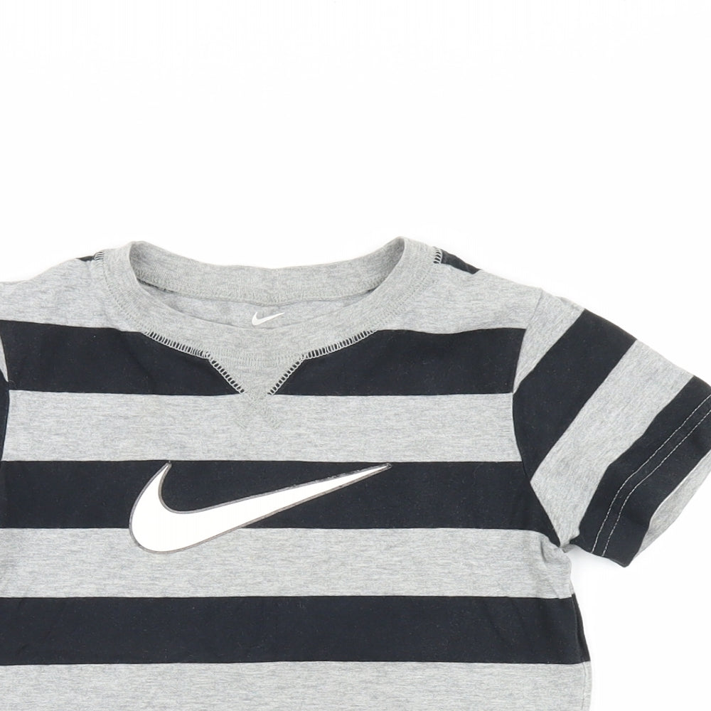 Nike Boys Green Striped  Basic T-Shirt Size 4 Years