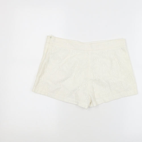 Preworn Womens White   Cut-Off Shorts Size 8