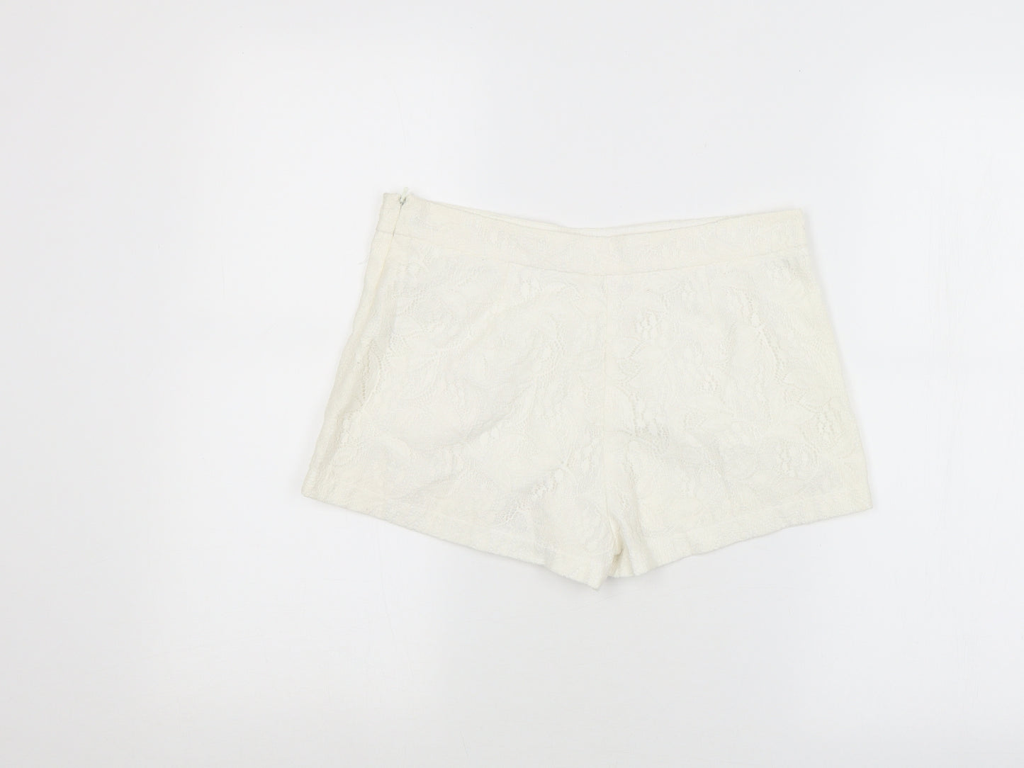 Preworn Womens White   Cut-Off Shorts Size 8