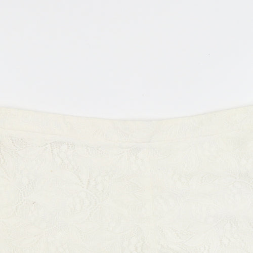 Preworn Womens White   Cut-Off Shorts Size 8