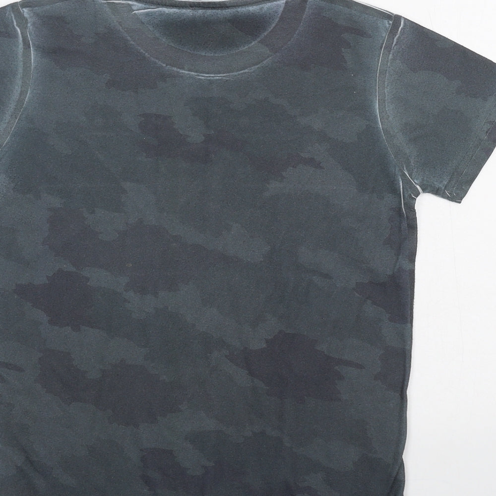 urban outlaws Boys Green Camouflage  Basic T-Shirt Size 13-14 Years