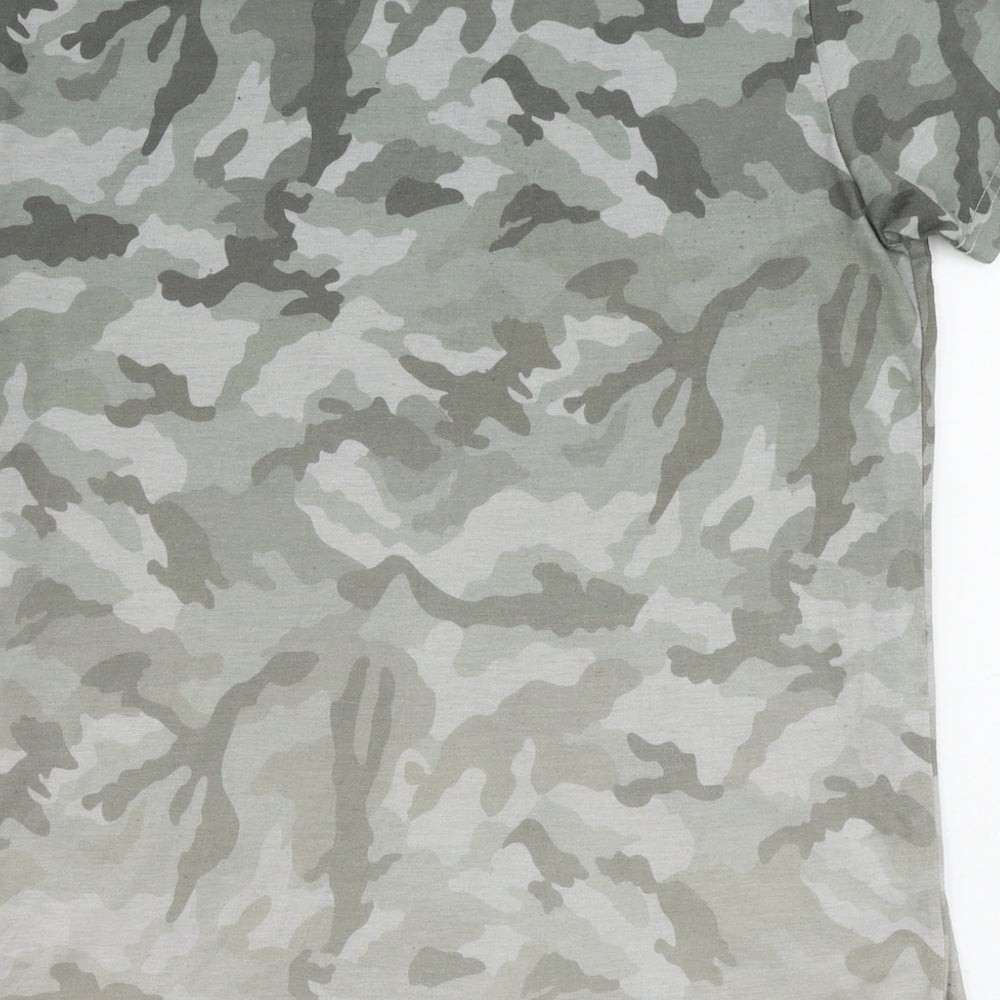 Primark  Mens Green Camouflage   T-Shirt Size M