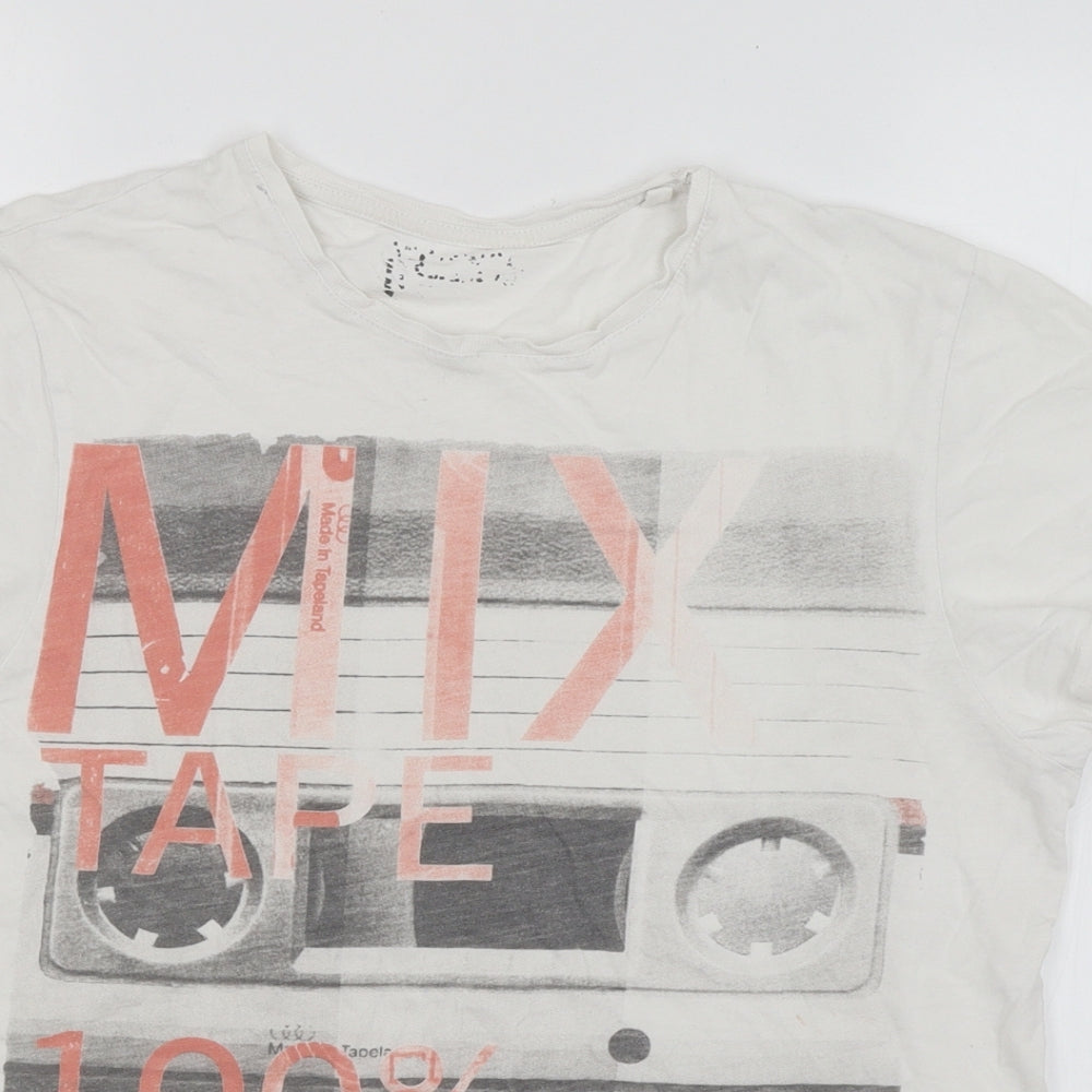 Cedar Wood State Mens White    T-Shirt Size M  - Mix Tape