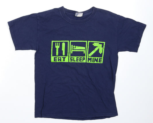 Front view of Gildan boys’ blue basic t-shirt, size M