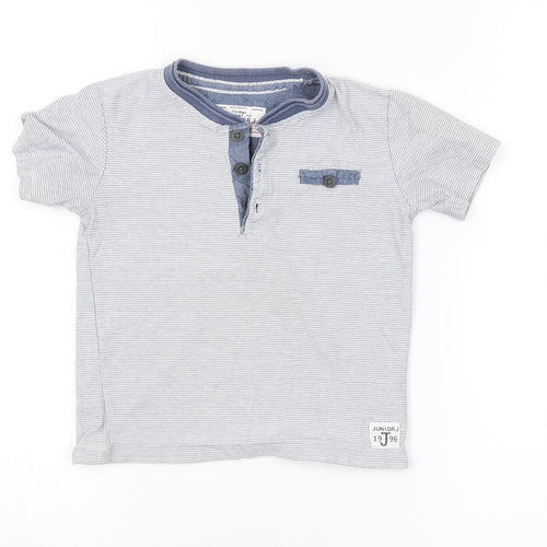 Preworn Boys Blue Striped  Basic T-Shirt Size 4-5 Years
