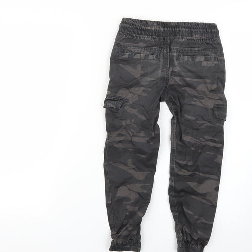 Primark Boys Green Camouflage  Jogger Trousers Size 6-7 Years