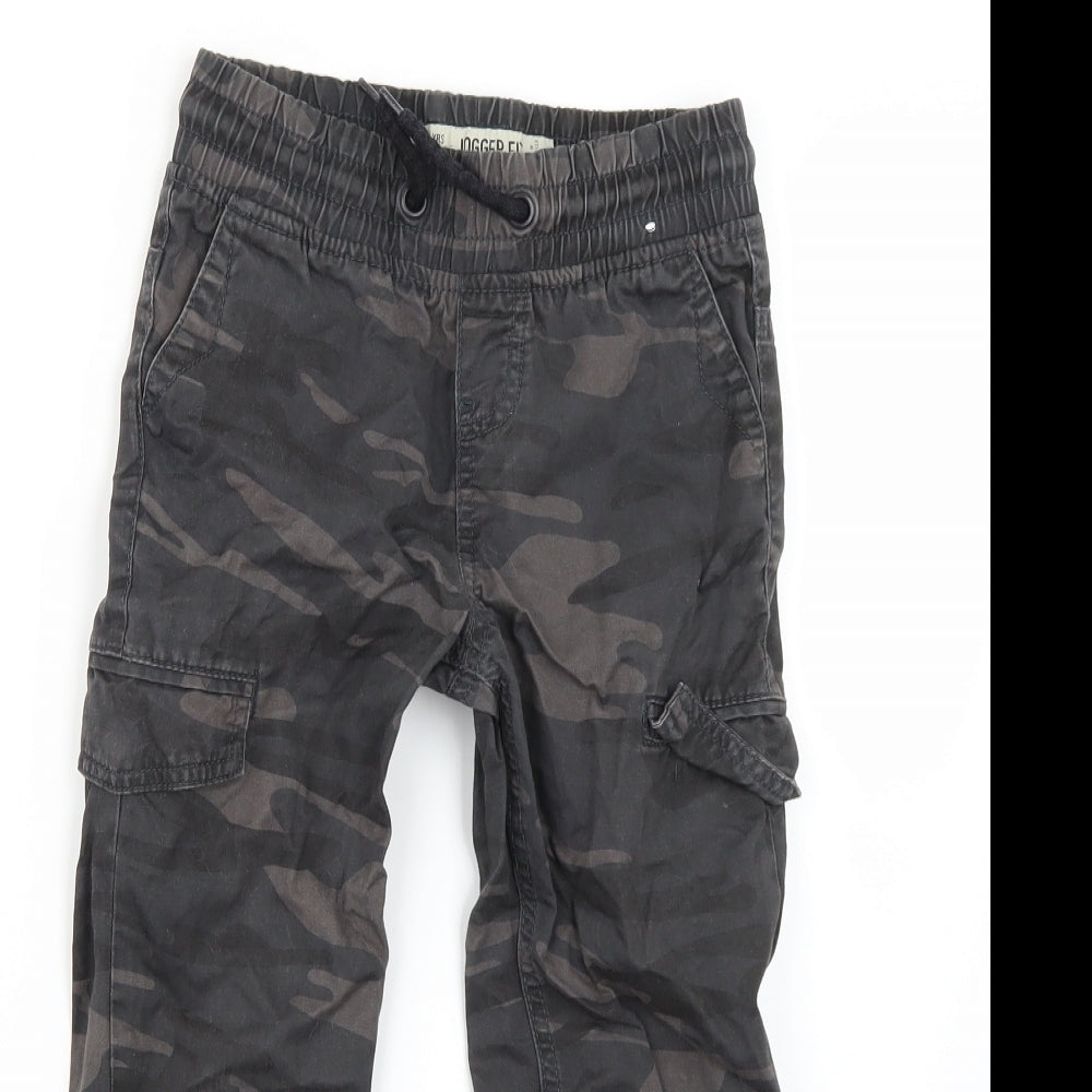 Primark Boys Green Camouflage  Jogger Trousers Size 6-7 Years