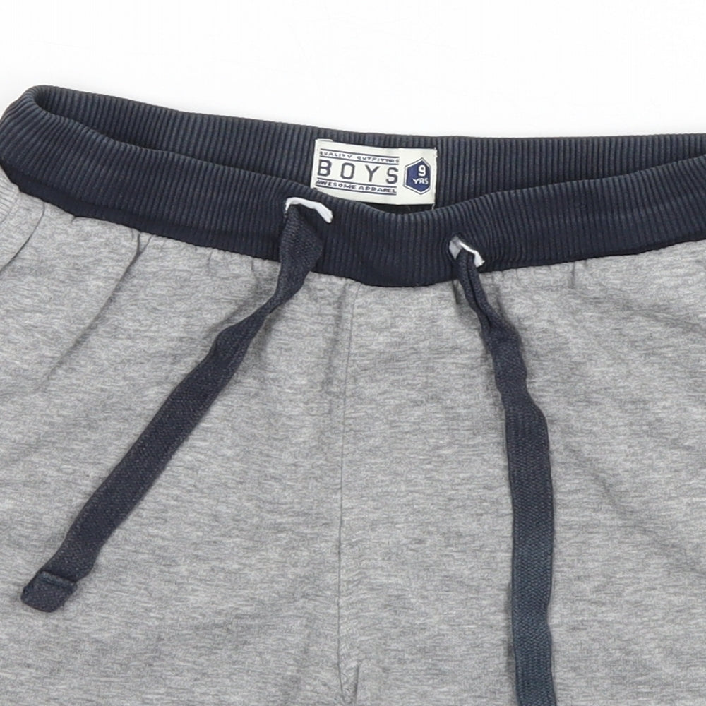 Preworn Boys Grey   Sweat Shorts Size 9 Years